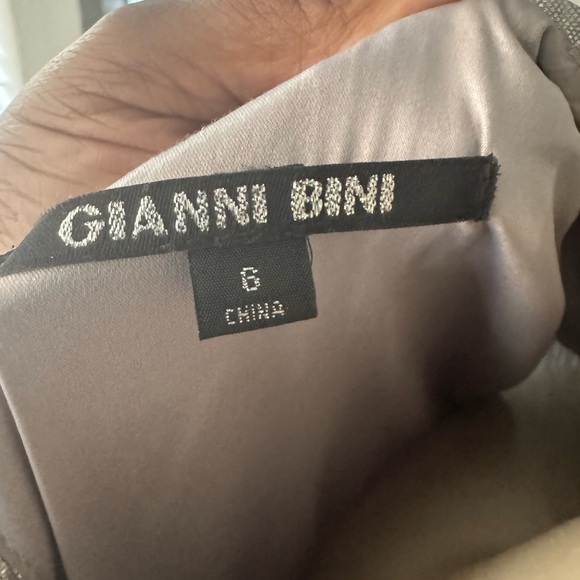 Stunning Silver dress by Gianni Bini, Size 6 - Picture 2 of 8